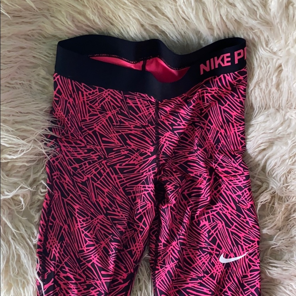 NWT Patterned Nike Pro Leggings